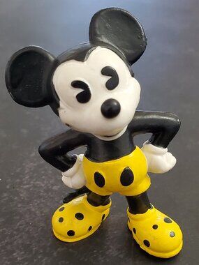 Walt Disney 2 in. Mickey Mouse Yellow Bully PVC Figure 1986 Vintage